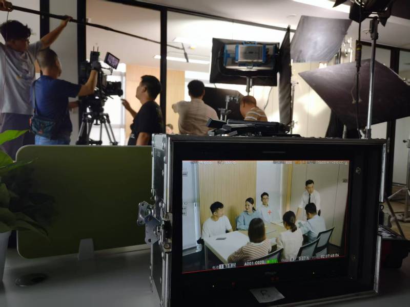 河西区TVC拍摄公司：科技产品视觉化大师，诠释未来感与功能美学